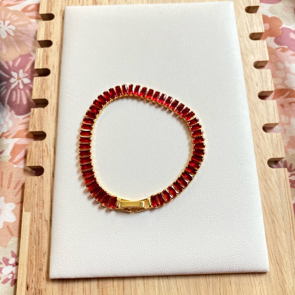 RED STATEMENT BRACELET - Picture 4 of 5
